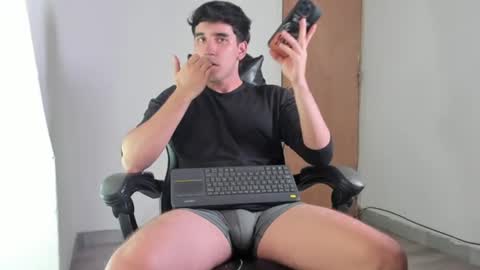 Leo Jones online show from July 2, 3:23 am