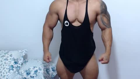 Snapshot of leo_muscleboy chatting on May 12, 9:56 pm Leo online show from May 12, 9:56 pm