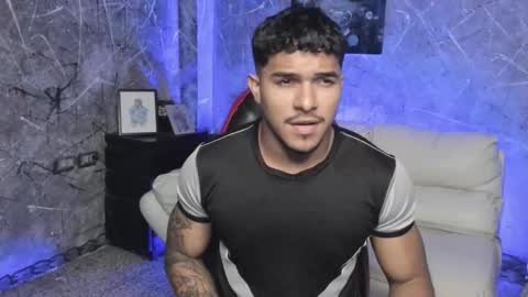 Leo independent model online show from November 7, 6:52 pm