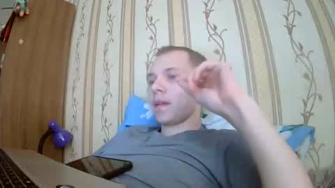 Snapshot of leo_timm chatting on May 2, 7:24 am leo_timm online show from May 2, 7:24 am