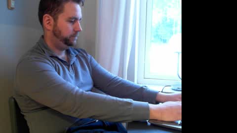 Snapshot of leofromsweden chatting on February 21, 7:23 am Leofromsweden online show from February 21, 7:23 am