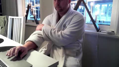 Snapshot of leofromsweden chatting on December 16, 8:30 am Leofromsweden online show from December 16, 8:30 am