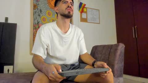 Snapshot of leoliciousss chatting on February 12, 12:44 pm Leo online show from February 12, 12:44 pm