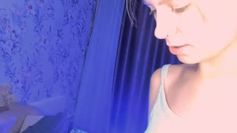 Snapshot of leon_devol chatting on December 4, 9:02 pm Leon and Lily online show from December 4, 9:02 pm