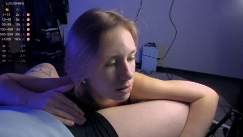 Snapshot of leon_devol chatting on December 8, 4:07 pm Leon and Lily online show from December 8, 4:07 pm