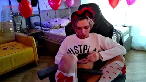 Snapshot of leon_yuugen chatting on February 12, 8:16 am Leon online show from February 12, 8:16 am