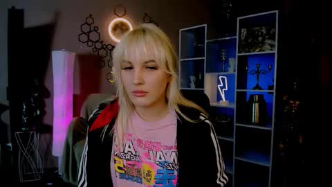 Leona online show from November 29, 8:34 pm