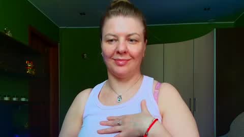 Leona tracie online show from May 22, 8:21 am