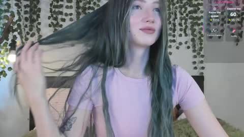 Snapshot of leona_vixen chatting on June 6, 4:50 am Leona online show from June 6, 4:50 am