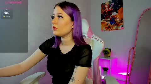 Snapshot of leona_williams chatting on February 10, 8:20 am leona_williams online show from February 10, 8:20 am