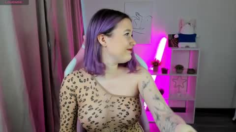 Snapshot of leona_williams chatting on February 13, 8:17 am leona_williams online show from February 13, 8:17 am