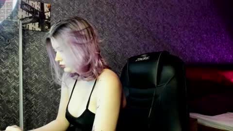 Snapshot of leona_williams chatting on February 21, 12:06 pm leona_williams online show from February 21, 12:06 pm