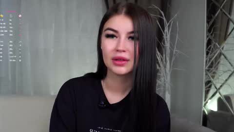 Snapshot of leonameile chatting on March 10, 1:43 am Mila online show from March 10, 1:43 am