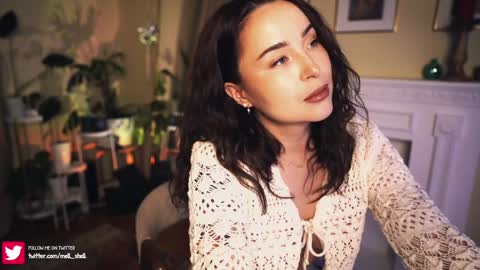 Snapshot of leonamell chatting on December 10, 10:05 pm Leo online show from December 10, 10:05 pm