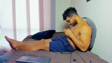 Snapshot of leondevereda_ chatting on November 6, 5:03 pm Len online show from November 6, 5:03 pm