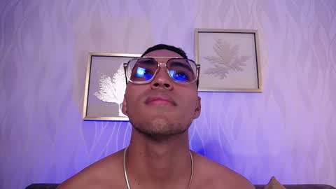 Leon online show from December 3, 7:12 pm