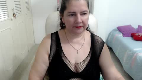 leonela   online show from April 4, 11:35 pm