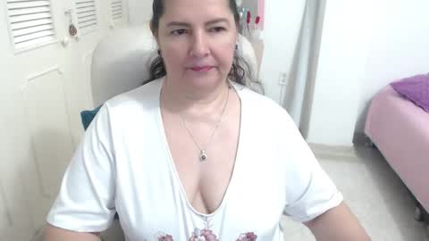 leonela   online show from April 22, 2:58 am