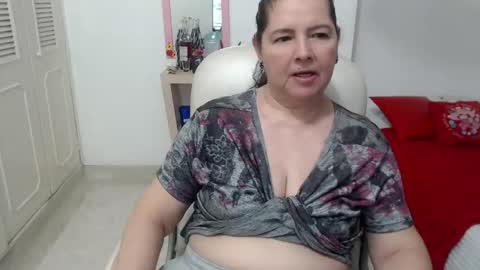 leonela   online show from June 8, 12:14 am