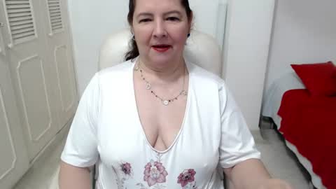 leonela   online show from June 10, 10:41 pm