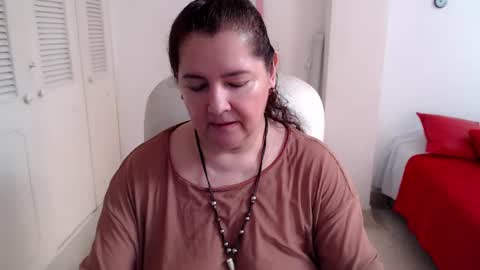 leonela   online show from June 14, 2:30 pm