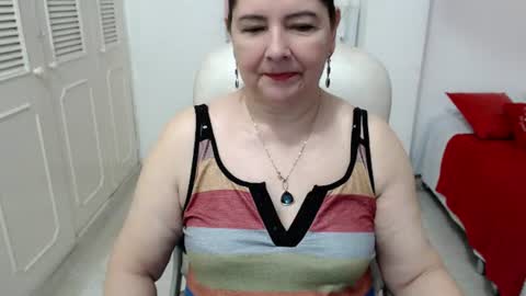 leonela   online show from June 15, 9:50 pm