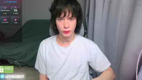 leonkissboy online show from April 24, 8:11 pm