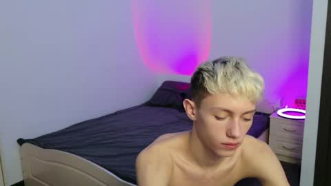 leonlure online show from December 4, 8:17 pm