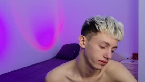 leonlure online show from December 5, 8:27 pm