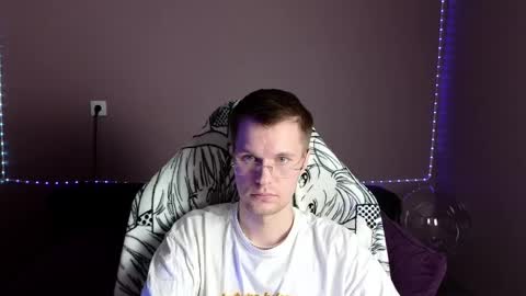 Leon online show from January 2, 6:50 am