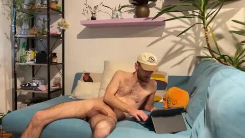 Leon online show from December 19, 2:02 pm