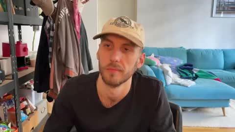 Leon online show from February 26, 2:38 pm