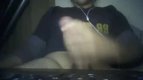 Snapshot of leoonel_95 chatting on November 22, 6:34 am leoonel_95 online show from November 22, 6:34 am