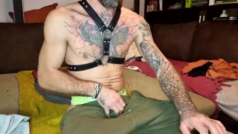 Snapshot of leorojas888 chatting on January 2, 6:45 pm leorojas888 online show from January 2, 6:45 pm