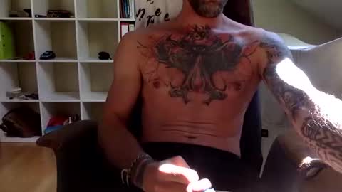 Snapshot of leorojas888 chatting on April 5, 9:17 am leorojas888 online show from April 5, 9:17 am