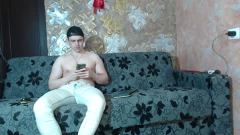 Snapshot of leoroman chatting on December 5, 2:11 pm leoroman online show from December 5, 2:11 pm