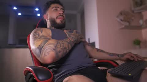 Snapshot of leosalvatore_ chatting on October 27, 11:31 pm Leo Salvatore online show from October 27, 11:31 pm