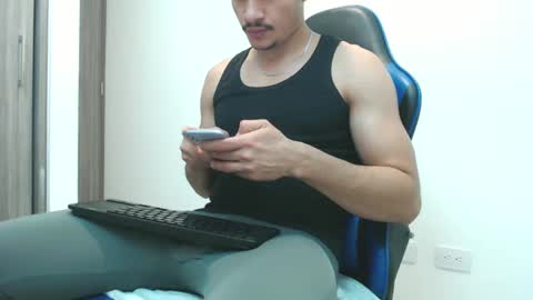 leostorm25 online show from October 7, 11:02 pm