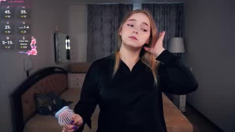 Snapshot of leotafredericks chatting on October 1, 6:52 am Hello everyone Im Lora Its my first day Were going to have fun together online show from October 1, 6:52 am