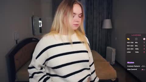 Snapshot of leotafredericks chatting on October 6, 5:16 am Hello everyone Im Lora Its my first day Were going to have fun together online show from October 6, 5:16 am