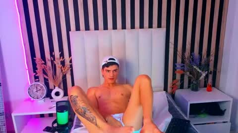 Snapshot of leotease chatting on April 24, 7:49 pm leotease online show from April 24, 7:49 pm