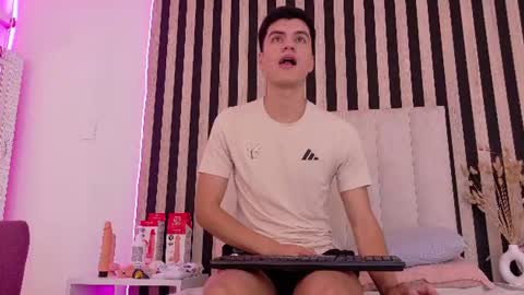 leotease online show from July 22, 7:49 pm