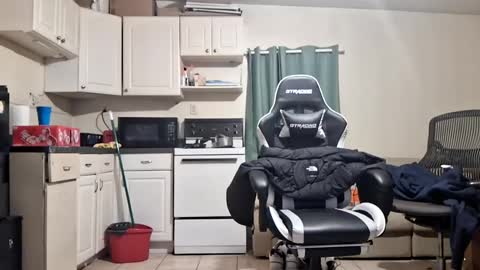 Snapshot of leppard6148 chatting on December 4, 11:19 am Keith online show from December 4, 11:19 am