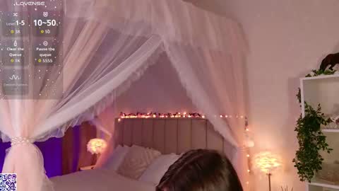 Nicole Moore online show from November 26, 3:02 pm