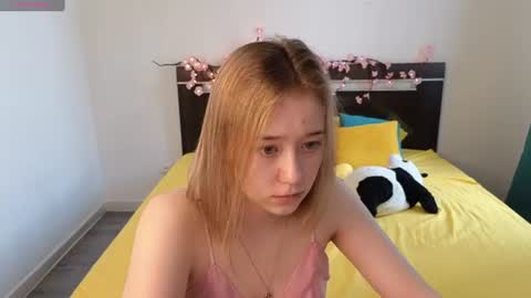 Snapshot of lerryelle chatting on June 11, 6:22 am Lerry online show from June 11, 6:22 am