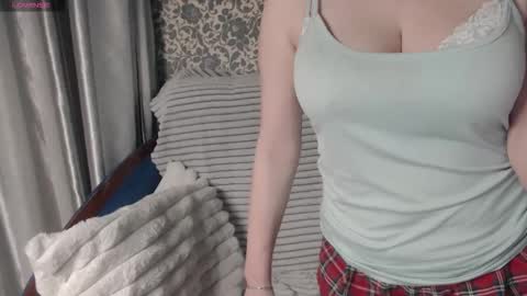 Snapshot of lesanamagic chatting on February 10, 4:55 pm LesanaMagic online show from February 10, 4:55 pm