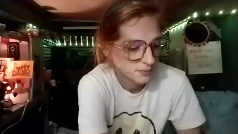 LesleyGumGrass- The Boring Trans girl online show from November 18, 11:59 pm