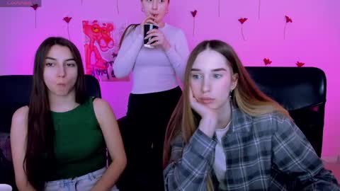leslie_bird online show from April 27, 9:07 am