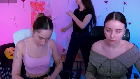 leslie_bird online show from April 29, 9:02 am