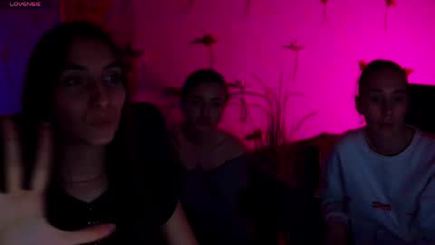 leslie_bird online show from April 29, 5:30 pm